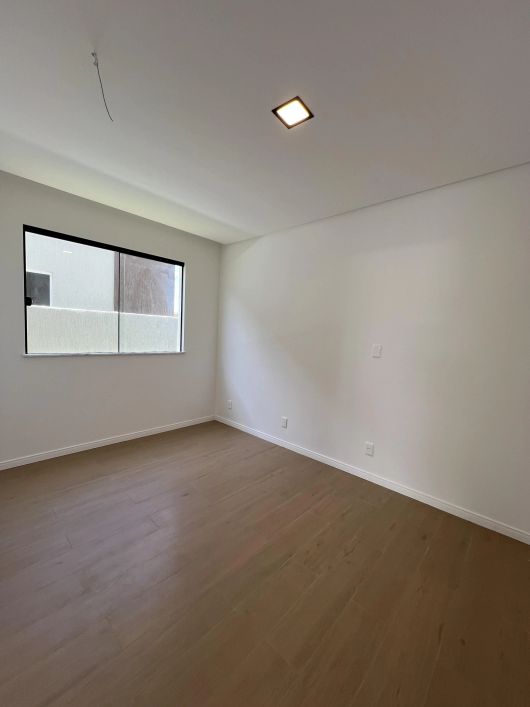 Casa Duplex 4/4 | Condomínio Hortoville Abrantes | 205m2 | Alto Padrão