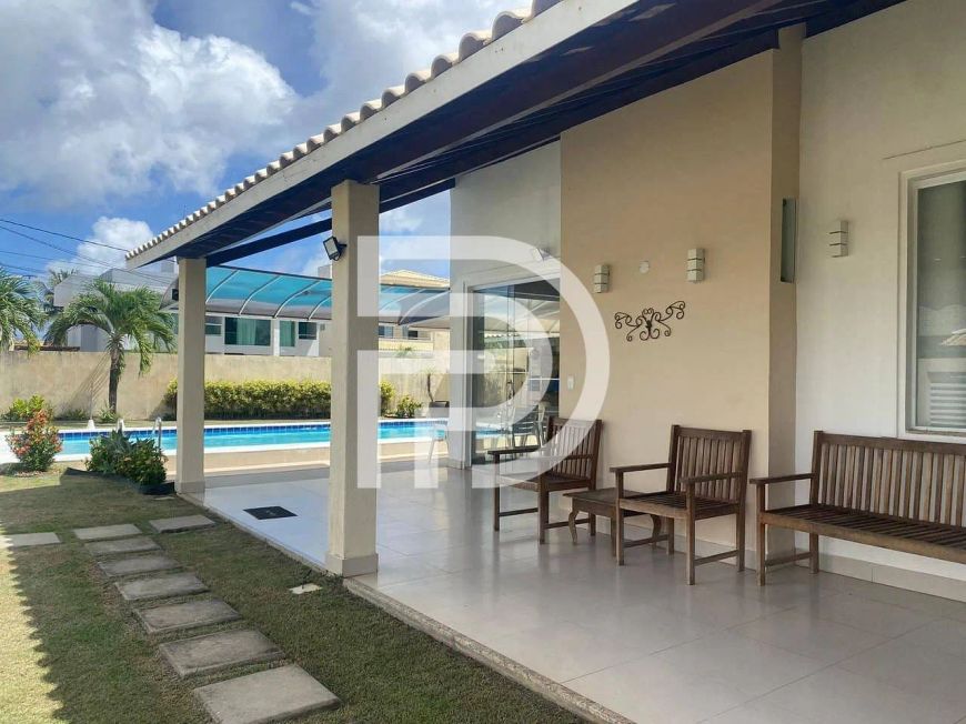 Casa à Venda em condomínio fechado de Guarajuba, com 5 suítes, área gourmet e infraestrutura comple