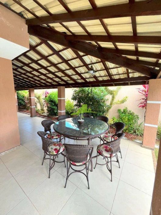 Casa à Venda no Condomínio Parque das Árvores, Jacuípe, 350m², 4 Suítes, Piscina, Energia Solar, Poç