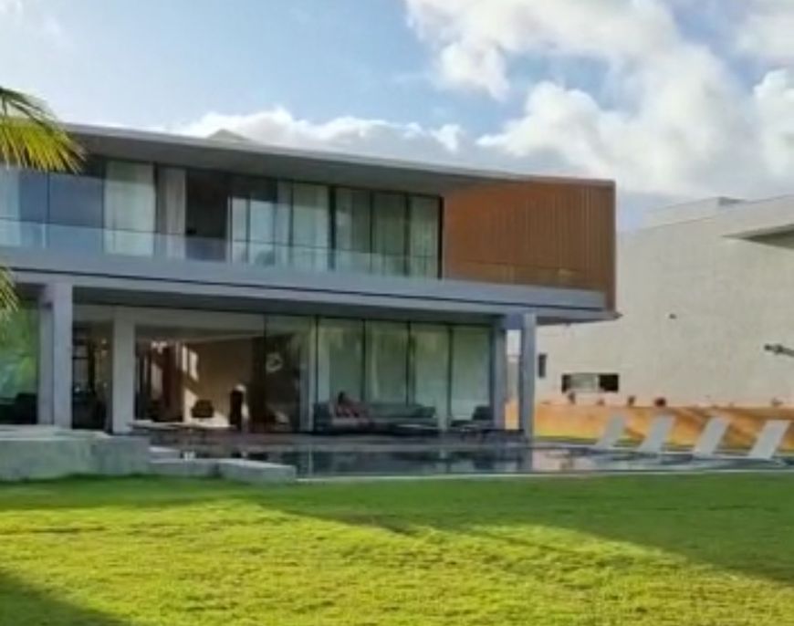 Casa Nova Guarajuba 800m² Duplex 8 Quartos Frente Mar Decorada Mobiliada Estrada do Coco Linha Verde