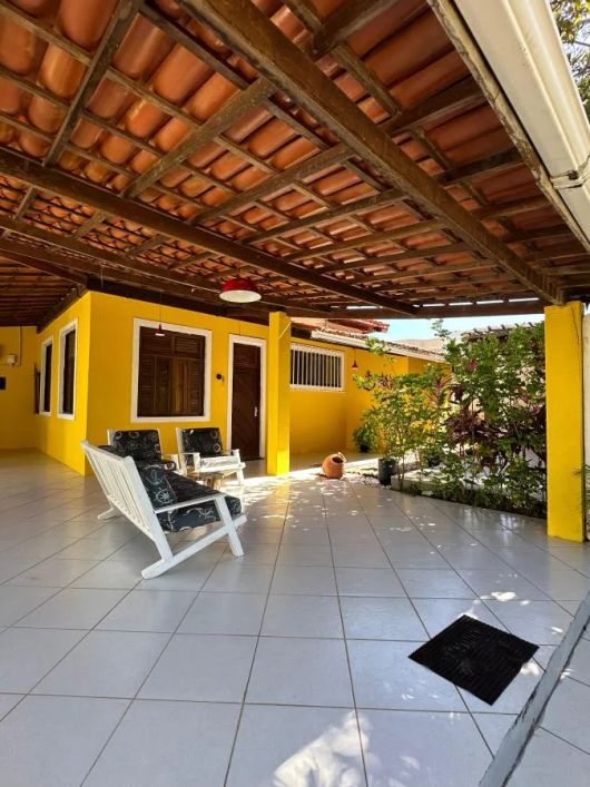 Casa em Condomínio Mobiliada para Venda em Camaçari, Guarajuba (Monte Gordo), 4 dormitórios, 1 suíte