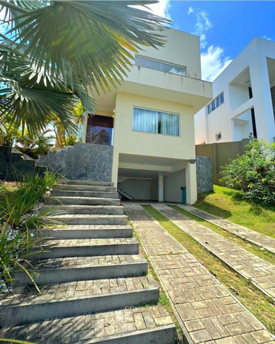 Linda casa dúplex à venda em um excelente terreno no Alphaville Litoral Norte 2