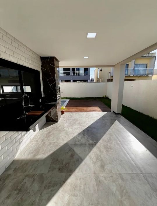 Imóvel para venda tem 221 metros quadrados com 4 quartos em Centro - Camaçari - BA