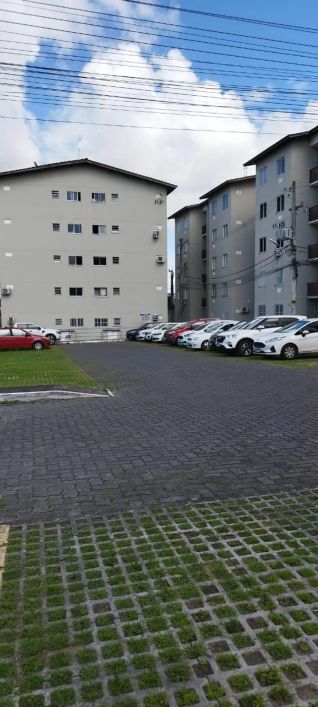 Vendo Apartamento Mobiliado no Residencial Sta Cruz, térreo, Alto da Cruz.- Camaçari - BA