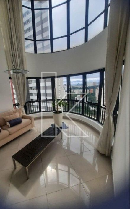 Cobertura Duplex Alto Padrão na Vila Andrade de 3 Quartos com 3 Vagas - 250m² à Venda.