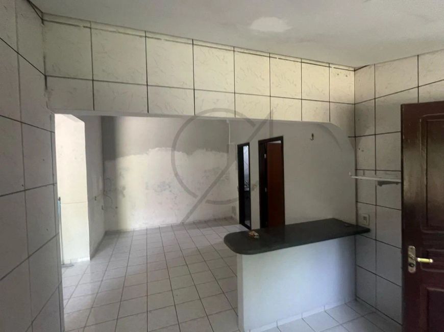VENDE-SE CASA NA 605 SUL