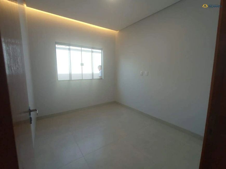 CASA COM 02 QUARTOS SENDO 01 SUITE NO SETOR SANTA FÉ II