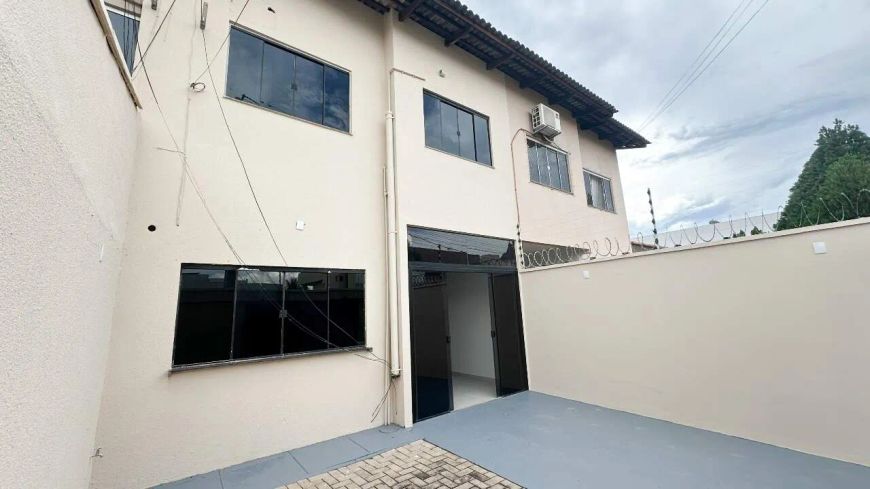 SOBRADO NA QUADRA 303 SUL(ARSO 31) COM 111,23M², 3 QUARTOS SENDO 1 SUÍTE COM 2 VAGAS DE GARAGEM