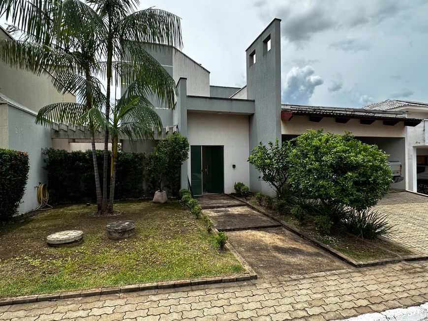 Casa de 3 Suites em Condomínio com Piscina e Churrasqueira