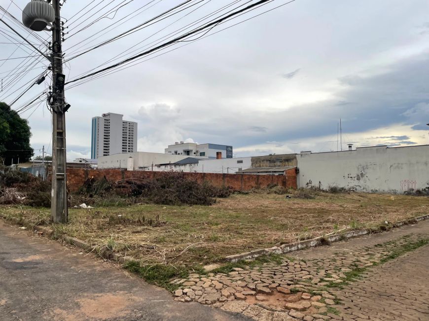 Lote Comercial Esquina 770 m2 Frente FUNAI