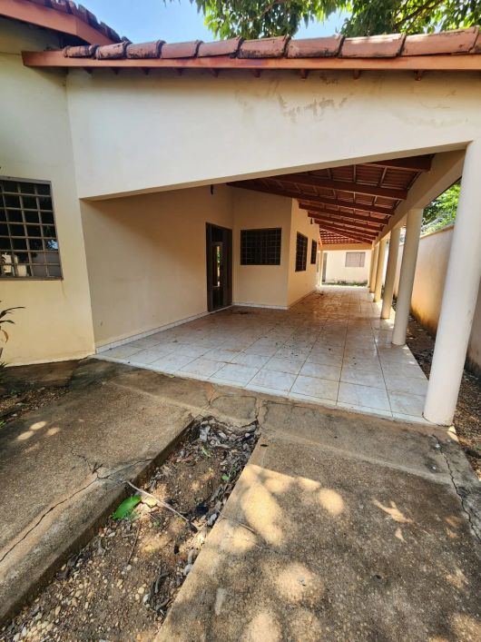 VENDE-SE CASA COM 3/4 QUADRA 208 NORTE- PALMAS - TO
