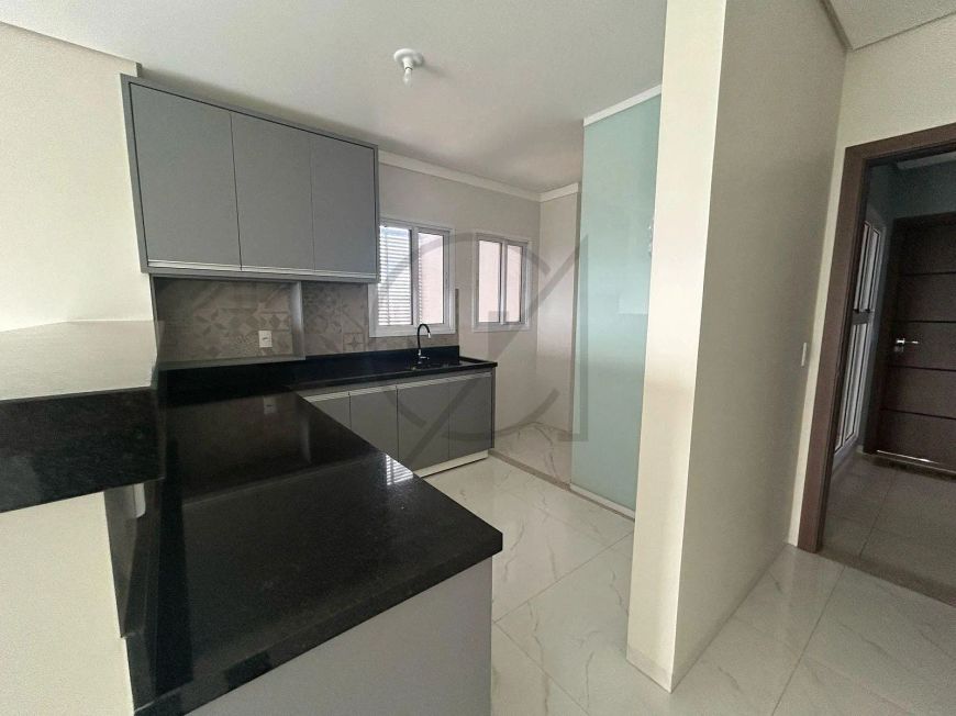 VENDE-SE APARTAMENTO NO RESIDENCIAL DIAMANTE DO LAGO COM TRÊS QUARTOS