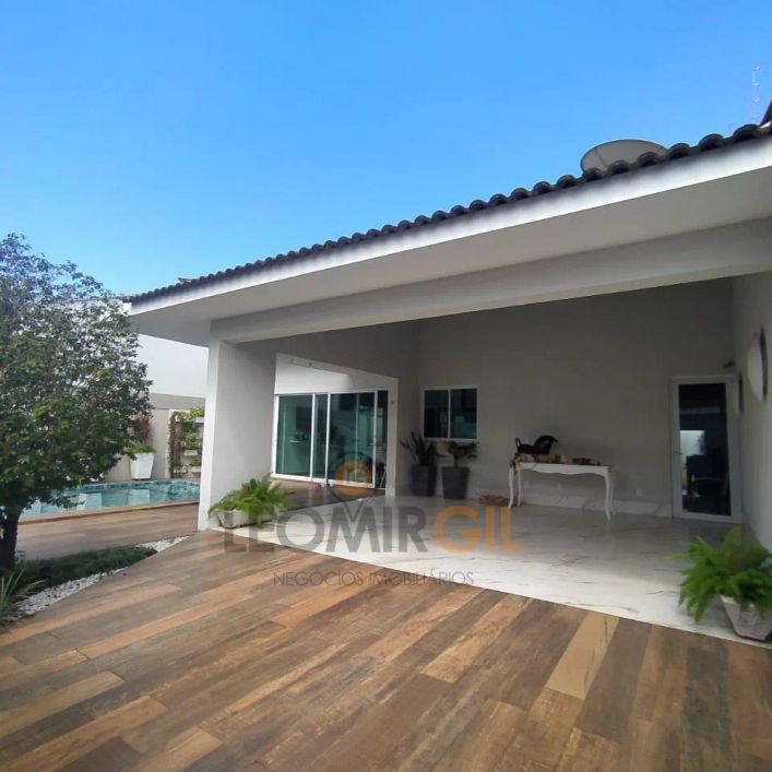 Casa alto padrão – Próxima a da Praça dos Girassóis.