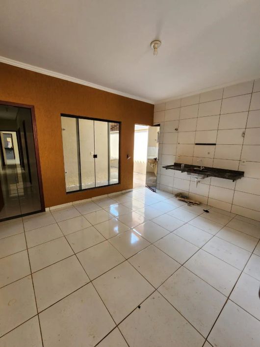 Vende-se Casa de 3/4 na quadra 506 norte - Palmas - TO