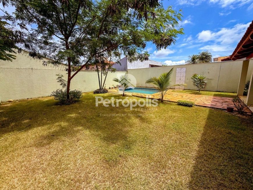 Casa com Piscina e Energia Solar na 408 Norte - 3 Quartos e Quintal Amplo! Venda por R$ 680.000,00 -