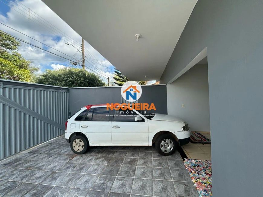 Casa de esquina em lote de 422,15m2 sendo 187,17 de área construída | R$ 650 mil.