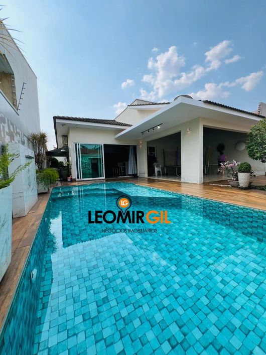 Casa alto padrão, próxima a Praça dos Girassóis. Casa Exclusiva