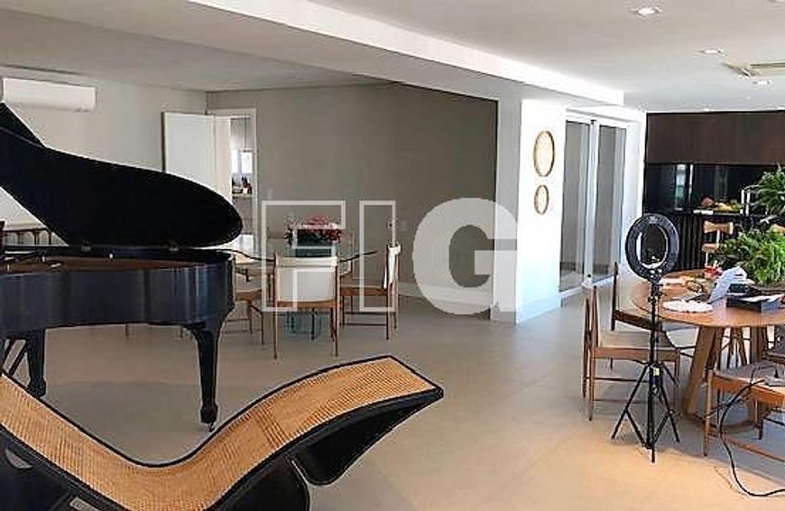 MOEMA - Venda - 335 m² - 4 Suítes - 4 Vagas