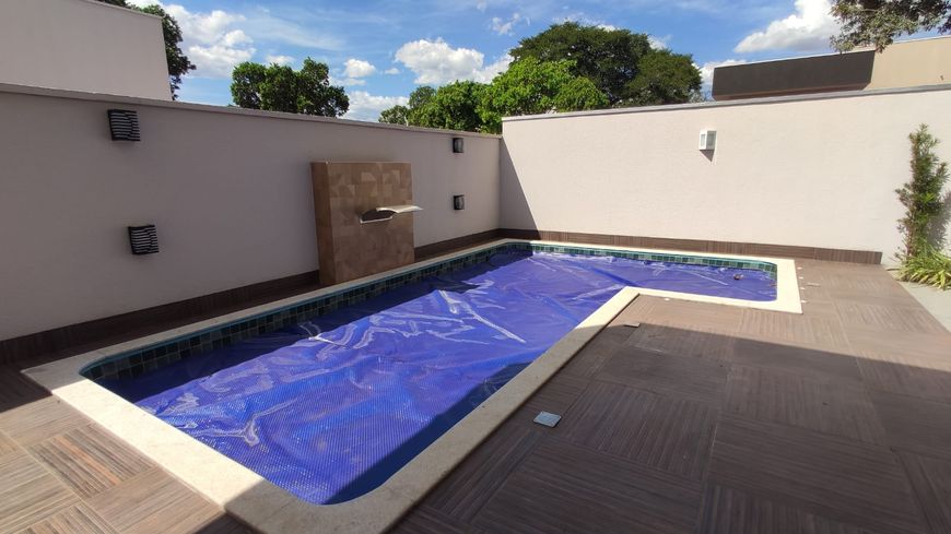 Casa de condomínio para venda tem 230 metros quadrados com 4 suítes