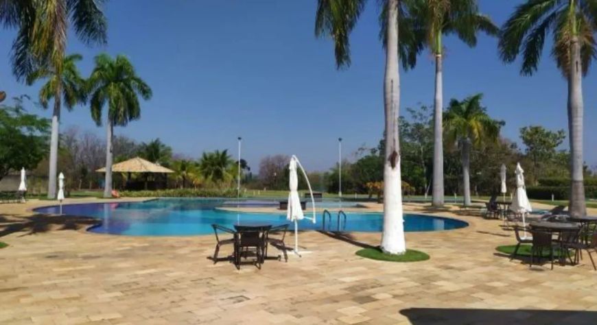 Vende-se com 1480 m² no Condomínio Polinésia