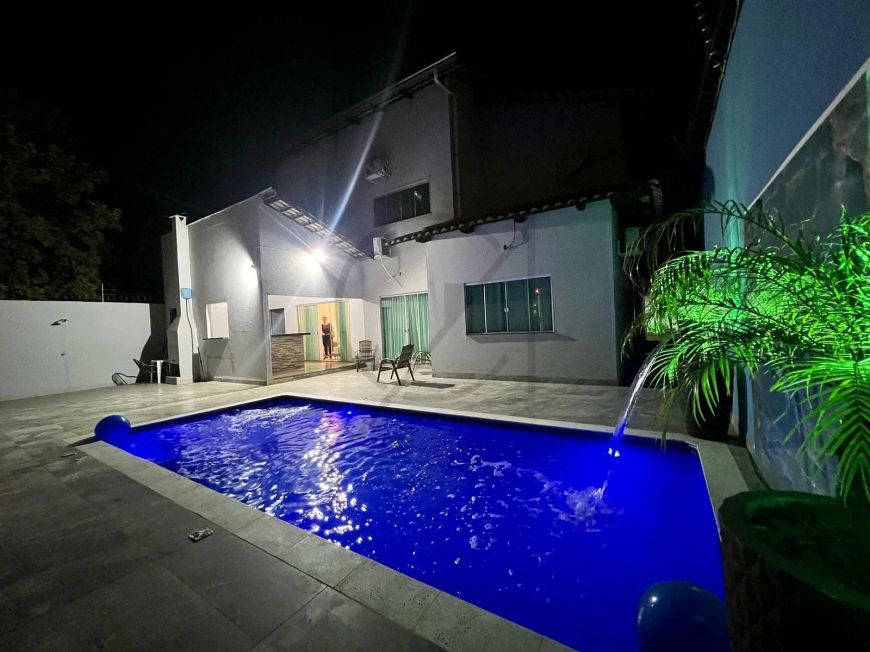 VENDE-SE SOBRADO NA 105 NORTE COM QUATRO QUARTOS