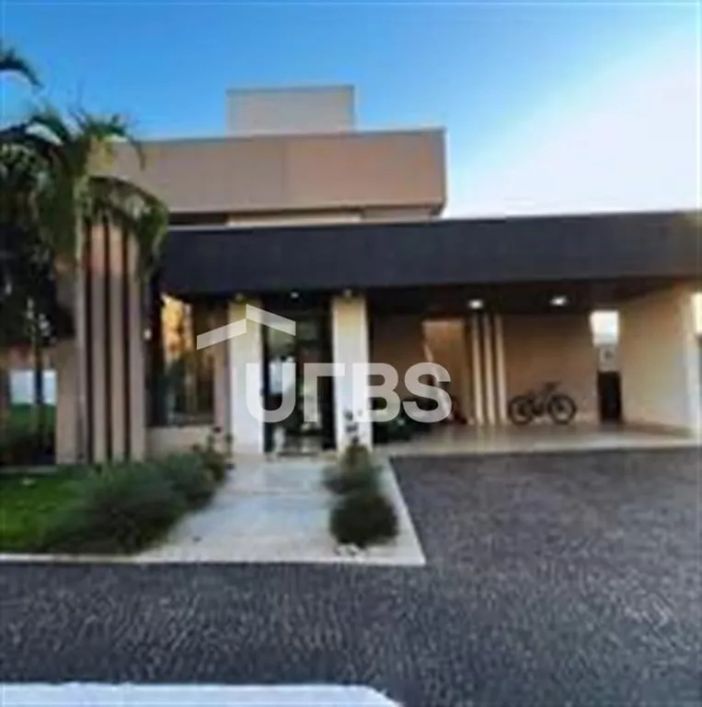CASA EM CONDOMÍNIO FECHADO 4 SUITES