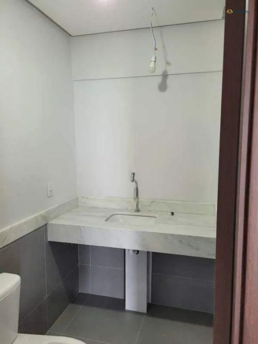 APARTAMENTO COM 03 QUARTOS SENDO 01 SUÍTE NA ORLA