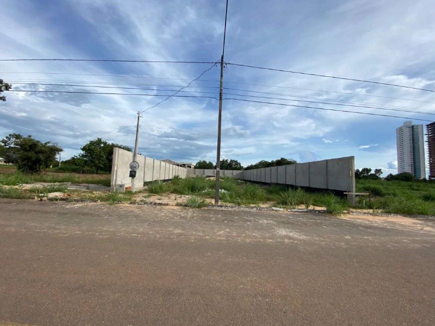 LOTE RESIDENCIAL MURADO NA QUADRA ORLA 14 COM 700M², 200 METROS DA ORLA DA PRAIA DA GRACIOSA.