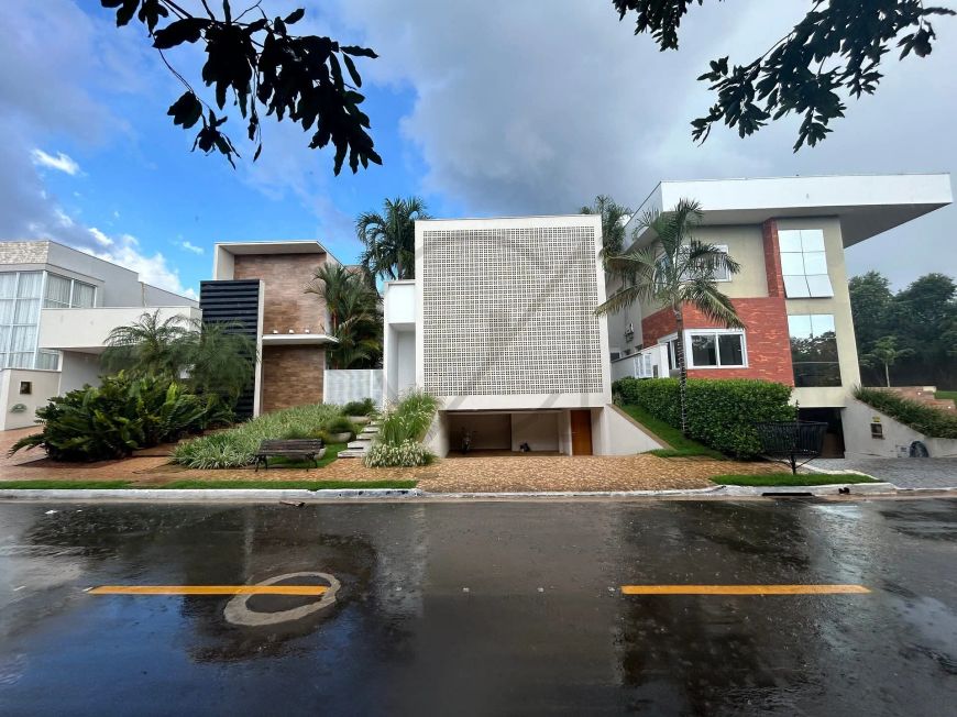 VENDE-SE SOBRADO NO ALDEIA DO SOL COM QUATRO SUÍTES POR R$ 4.500.000,00