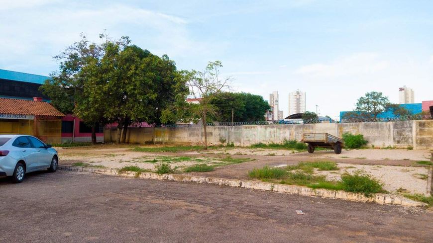 LOTE COMERCIAL COM 1800M² NA AVENIDA TEOTÔNIO SEGURADO PRÓXIMO AO DO BANCO DO BRASIL!