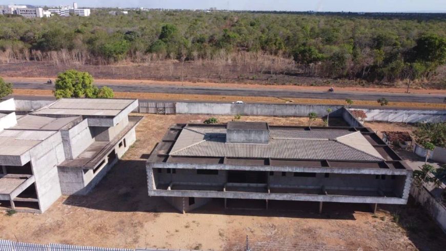 CASA SEMI PRONTA NA QUADRA 603 SUL(ARSO 61) COM 636,40M² DE ÁREA CONSTRUÍDA E 1.764M² DE LOTE