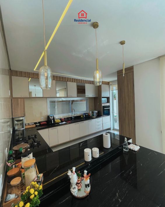 Casa de Alto Padrão no Alphaville Palmas – 4 Suítes, Piscina e Energia Solar