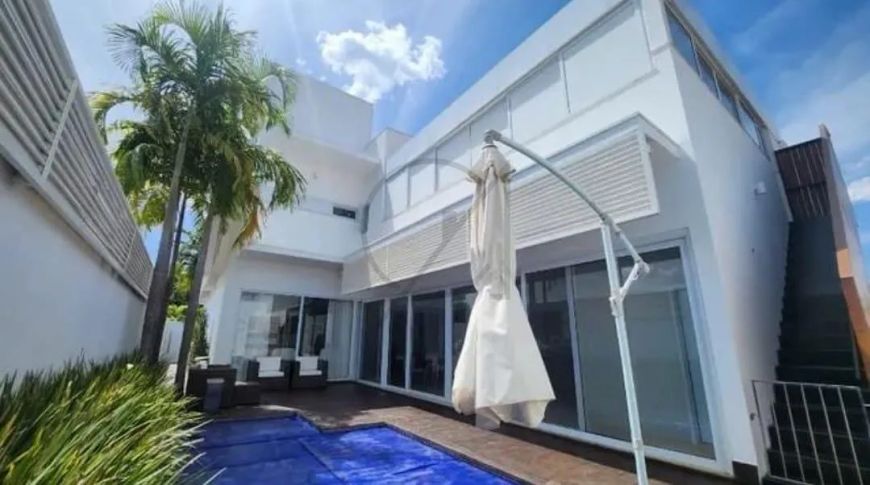 VENDE-SE CASA ALTO PADRÃO NO PRIVILEGE
