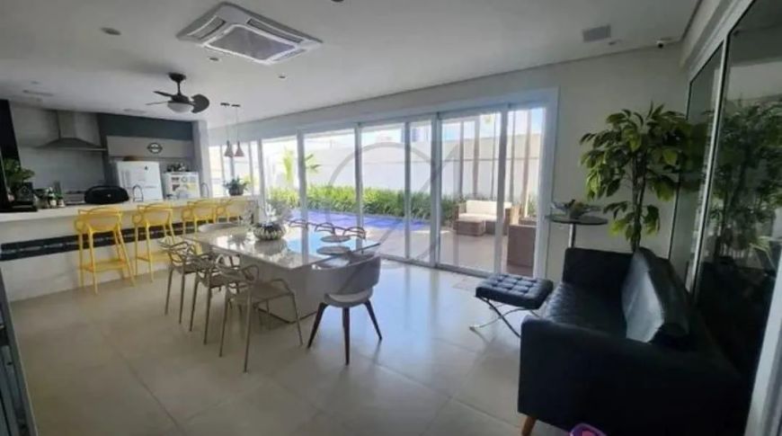 VENDE-SE CASA ALTO PADRÃO NO PRIVILEGE