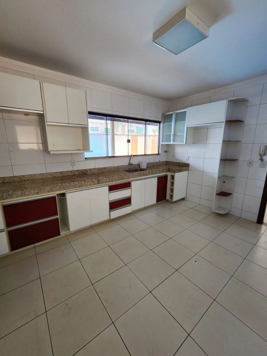 Vende-se Sobrado em Condomínio fechado no centro de Palmas - To