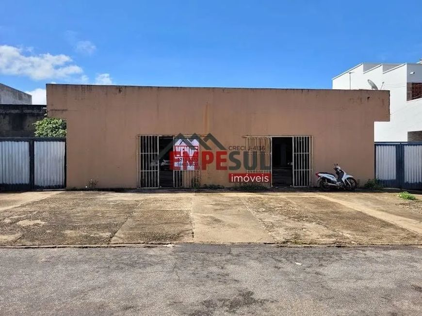 Prédio Comercial na 103 sul com 2 salas e 4 quitinetes de fundo