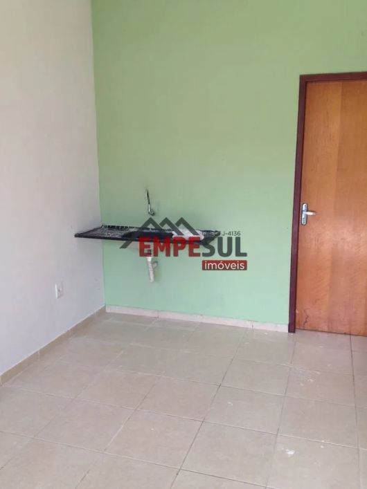 Prédio Comercial na 103 sul com 2 salas e 4 quitinetes de fundo