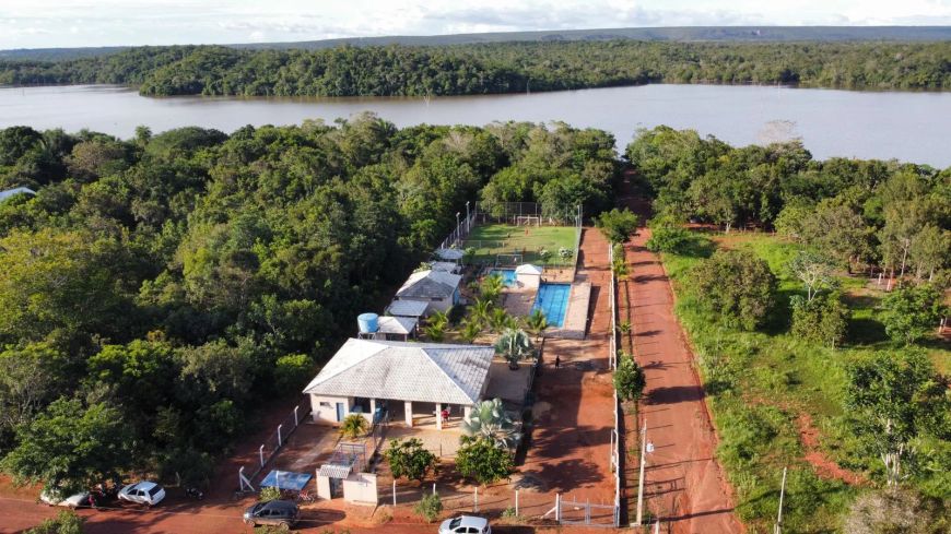 Excelente Chácara com casa em Condomínio Beira Lago a 30 km da Ponte JK