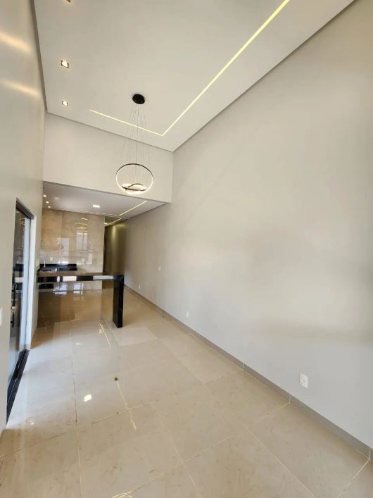 Vende-se Casa de 3 suítes com piscina