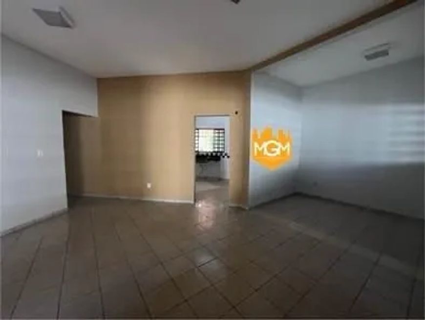 Casa 03 Quartos sendo 02 Suítes + Edícula - 208 Norte