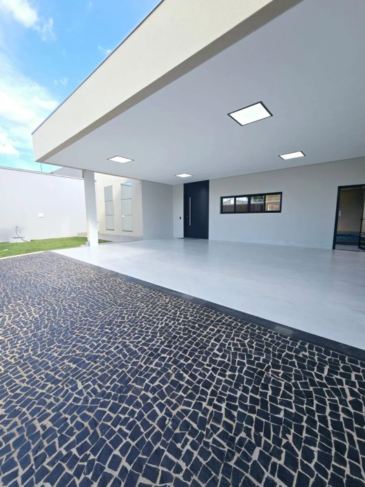 Vende-se Casa com 3 suítes plenas com closet na região da antigo aeroporto - Palmas - To