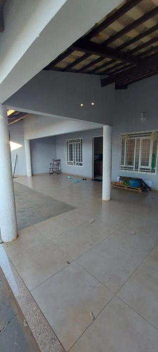 Vende-se Casa no Centro com lote grande de Palmas - To