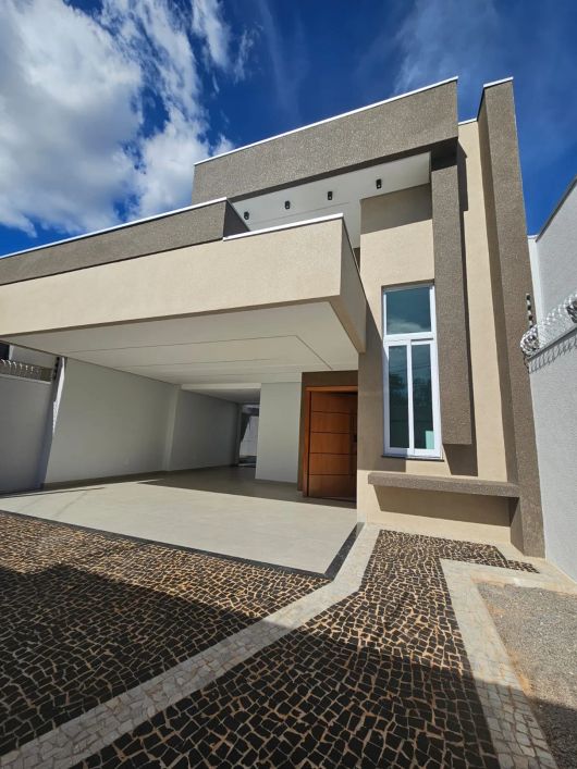 Vende-se Casa nova com 3 suítes plenas na antiga pista do aeroporto - Palmas - To