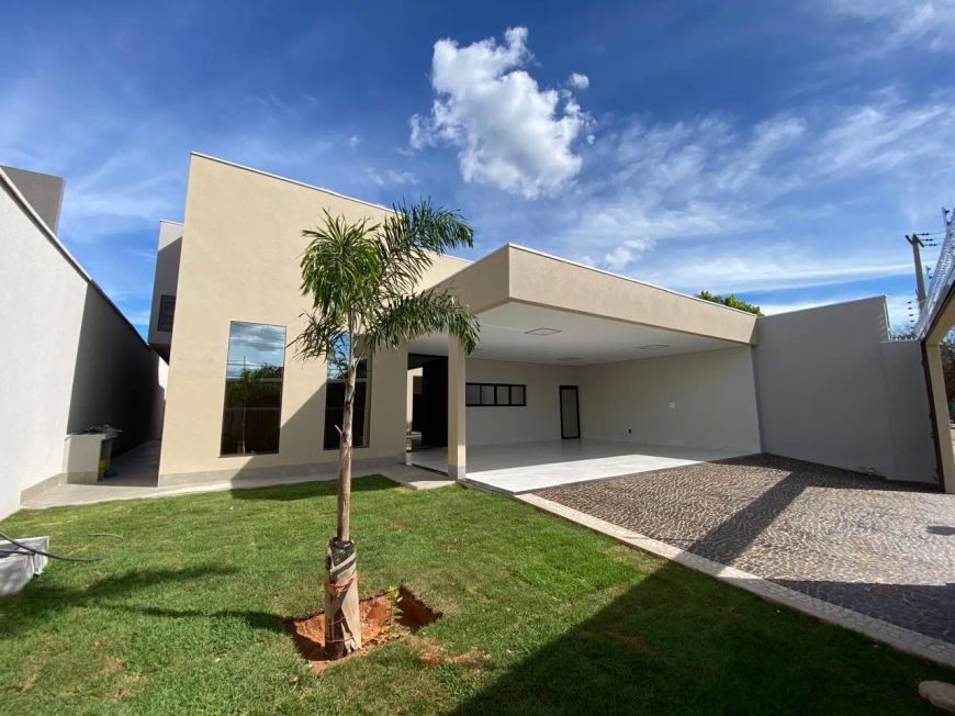 Casa Térrea 3 suítes plenas com closet/3 vagas de garagem cobertas