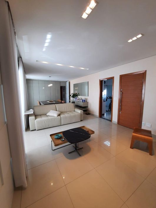 Apartamento para venda possui 156 metros quadrados com 4 quartos