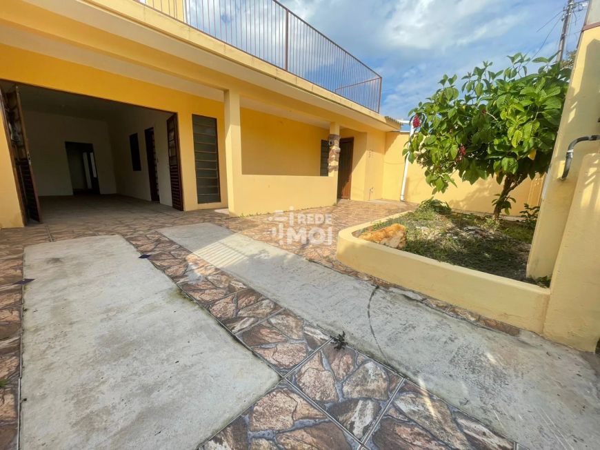 Excelente Casa de 04 dormitórios na Tancredo Neves