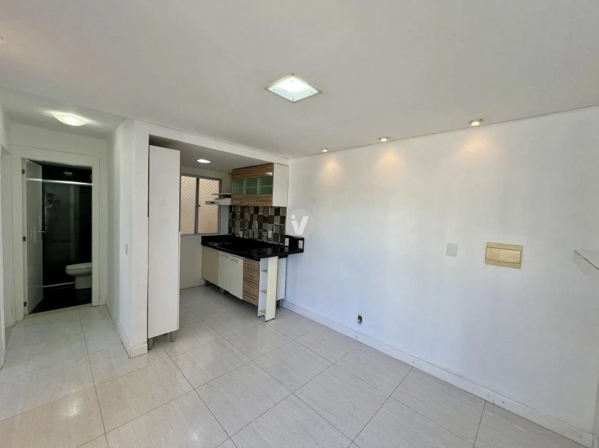 Apartamento 2 dormitórios, com vaga de garagem e reformado a venda!