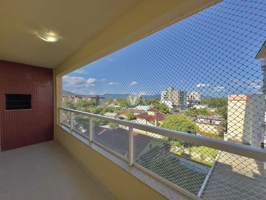 Apartamento 2 dormitórios com suíte e garagem, próximo à Rotula da UFSM!