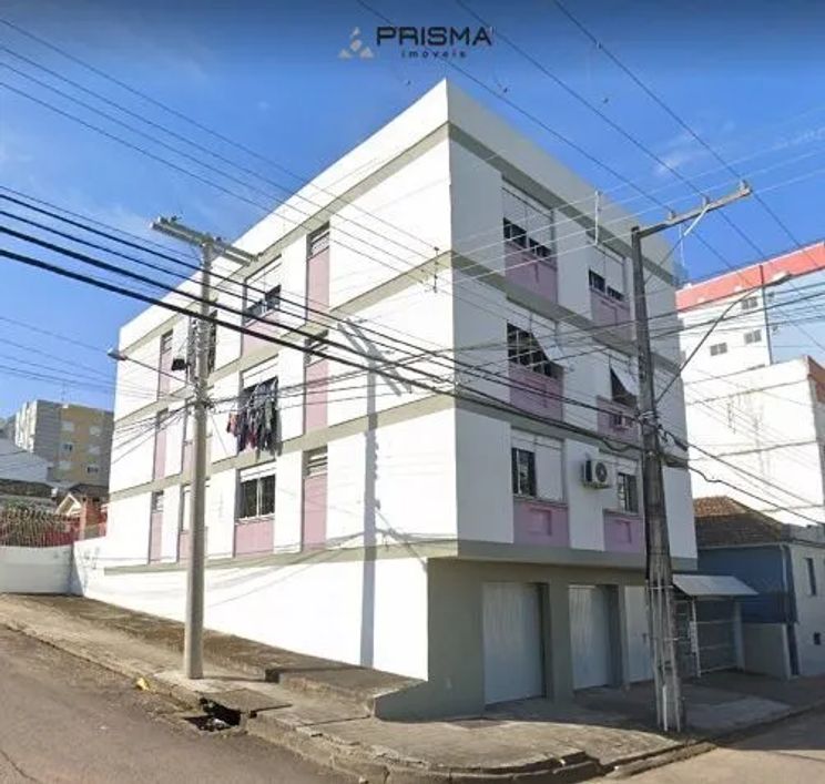 2 dormitórios, 2 banheiros, lareira, churrasqueira e garagem
