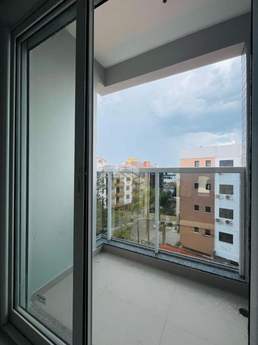 Apartamento de 02 dormitórios com suíte à venda na planta com 01 vaga de garagem em Camobi Santa Mar
